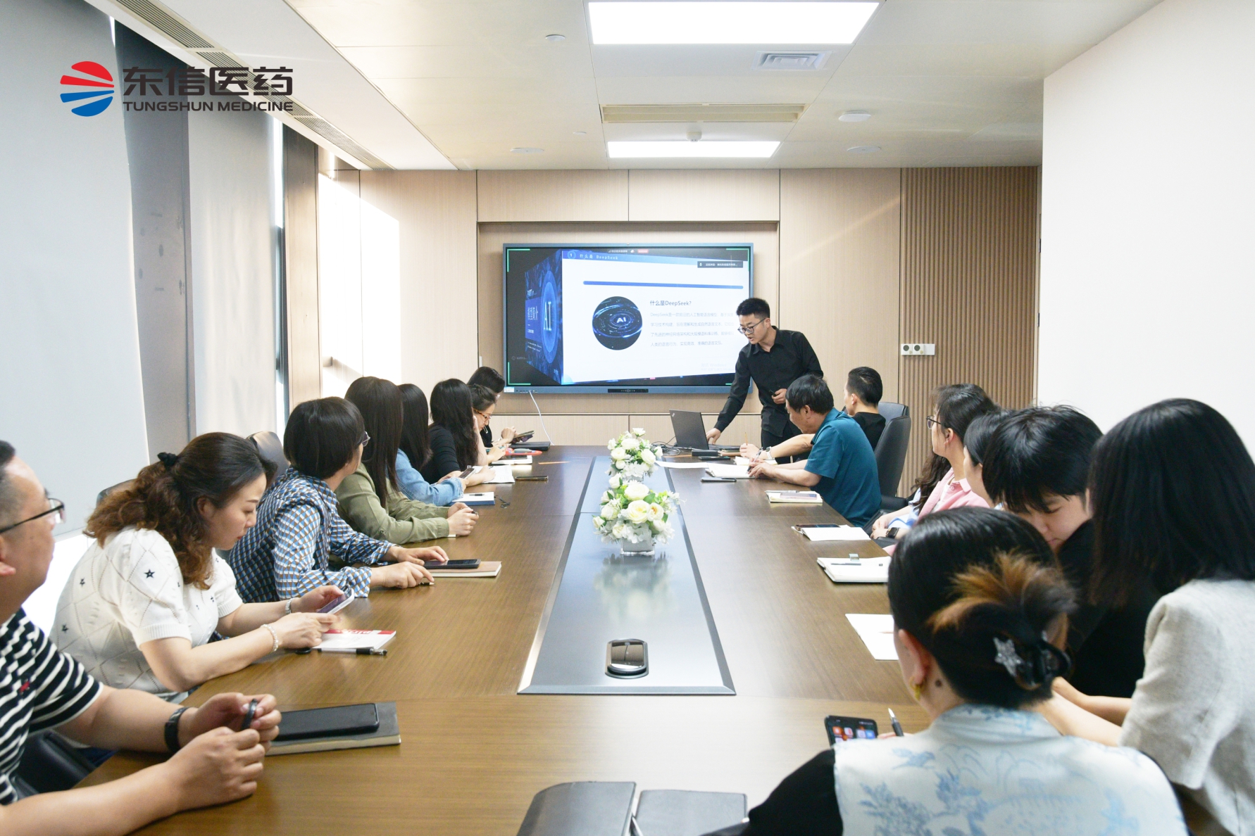 AI賦能效率提升，青年先鋒在行動 | 東信醫藥團支部五四青年節主...